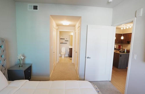 Warner Center Apartment | Beautiful 1 Bedroom Near Topanga Mall