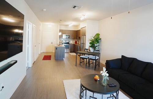 Warner Center Apartment | Beautiful 1 Bedroom Near Topanga Mall