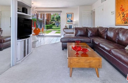 Araby Commons Condo | Beautiful 1 Br. Condo (83124) by Houzlet