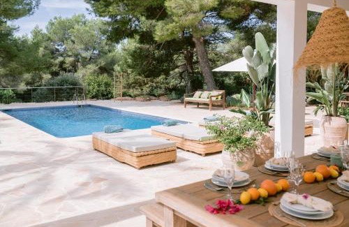 Sant Josep de sa Talaia Villa | Beautiful 1 hectar property near Cala Jondal