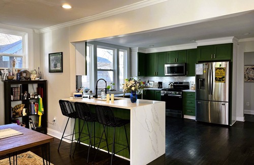 West End House | Beautiful 1920s restoration home in Atlanta - King Suite and private parking