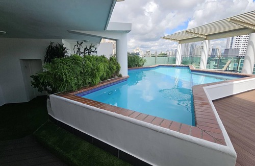 El Cangrejo Apartment | Beautiful 1B apt in Trendy Walkable City Neighborhood, Rooftop Pooln