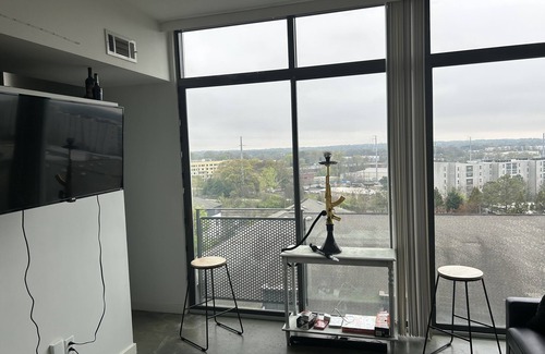 Westside Apartment | BEAUTIFUL 1BD ROOM TOP FLOOR HIGH RISE 5 minutes from Benz stadium
