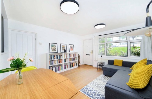 Broad Green Apartment | Beautiful 1BR Flat in The Heart of Croydon