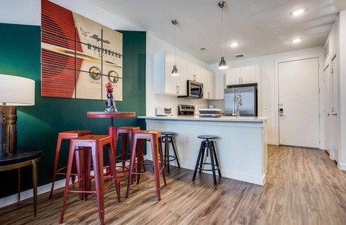 Riverside Apartment | Beautiful 1BR in Riverside 5983
