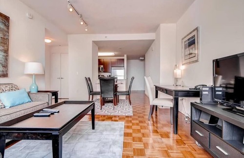 Hudson Exchange Apartment | Beautiful 1BR | Upscale Amenities | Full Kitchen | Jersey City | by GLS