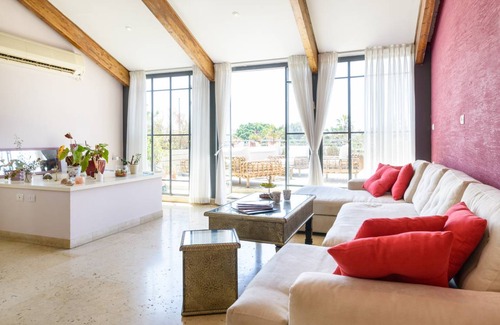 Neve Tzedek Hotel | Beautiful 2 BR penthouse on Neve Tzedek