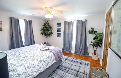 Cuyahoga Falls House | Beautiful 2 Bd Ideal for Travel Professionals!