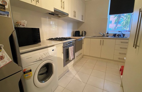 Middle Park Apartment | Beautiful 2-bed Unit in St Kilda West w/Parking