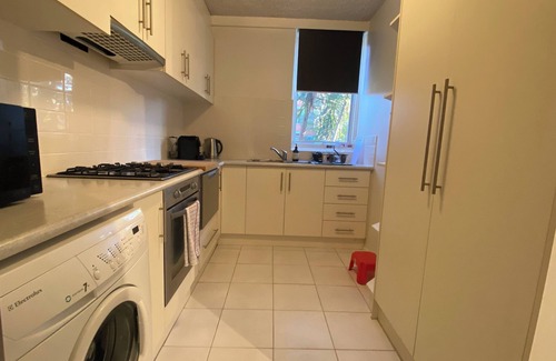 Middle Park Apartment | Beautiful 2-bed Unit in St Kilda West w/Parking