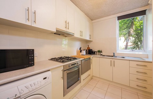 Middle Park Apartment | Beautiful 2-bed Unit in St Kilda West w/Parking