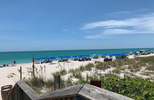 Englewood Condo | Beautiful 2 bed 2 bath condo 5 minutes to Englewood Beach