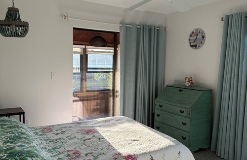 Englewood Condo | Beautiful 2 bed 2 bath condo 5 minutes to Englewood Beach