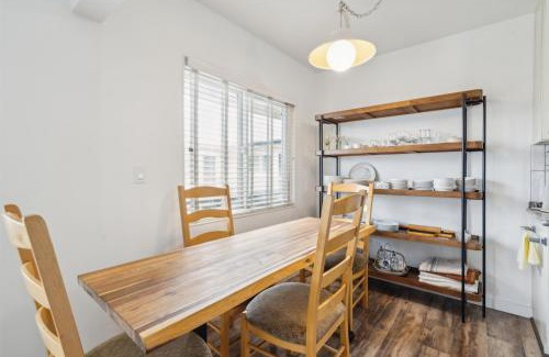 Carpinteria Apartment | Beautiful 2 Bed Beach Condo #203