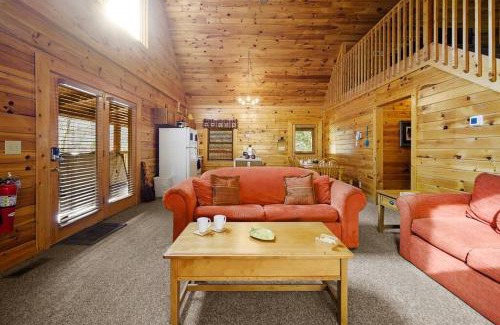 Sevierville House | Beautiful 2 Bed Cabin with Hot Tub and Resort Pool