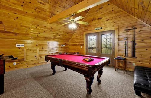 Sevierville House | Beautiful 2 Bed Cabin with Hot Tub and Resort Pool