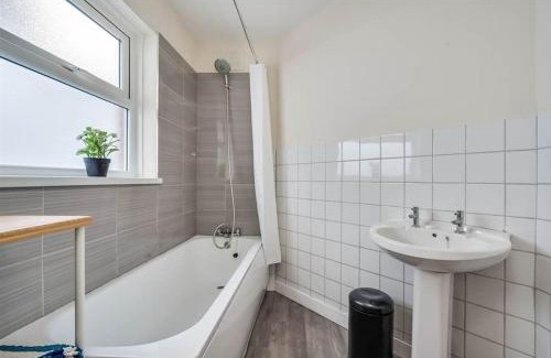 Ormeau House | Beautiful 2 Bed House, South Belfast. 7 Minutes city centre.