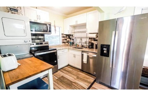 Crescent Heights Apartment | Beautiful 2 bed/one bed Apt close to downtown