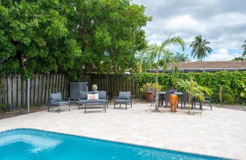 Coral Ridge Isles House | Beautiful 2-bed Suite with Heated Pool near beach