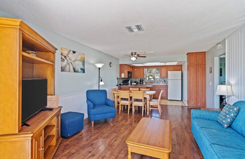 Sebastian Condo | Beautiful 2 bedroom-1 bath on the River available 12/8/2023-12/15/2023
