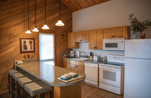 Bend Resort | Beautiful 2 Bedroom, 2 bath Condo at the Seventh Mountain Resort.