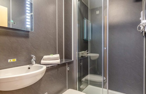 Hele Condo | Beautiful 2 Bedroom Apartment Ilfracombe Number 2