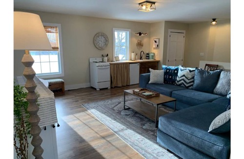 Town of Kirkland Apartment | Beautiful 2 bedroom apartment, minutes from Hamilton College