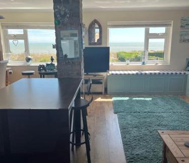 Pevensey Apartment | Beautiful 2 bedroom beach getaway
