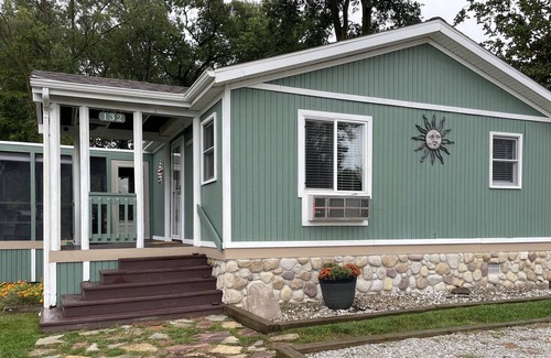 Brimfield Cottage | Beautiful 2 bedroom cottage, 75ft of waterfront