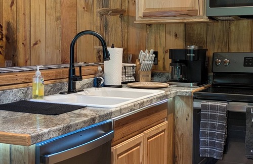 Sparta Cabin | Beautiful 2-bedroom cabin near Sparta and the Blue Ridge Parkway