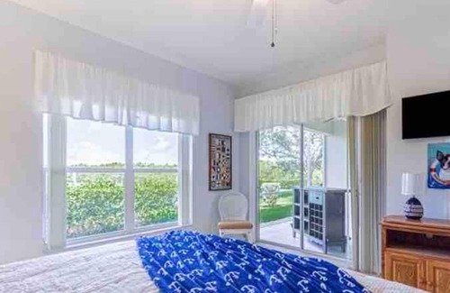 Naples Condo | Beautiful 2 bedroom condo with a dock, on the Gulf
