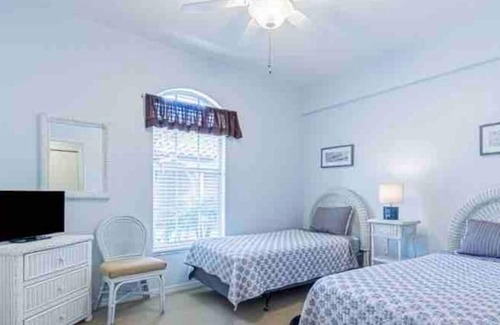 Naples Condo | Beautiful 2 bedroom condo with a dock, on the Gulf