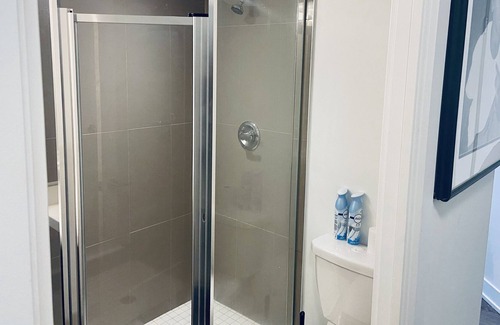 Six Points Condo | Beautiful 2 bedroom high raise view condo by subway station
