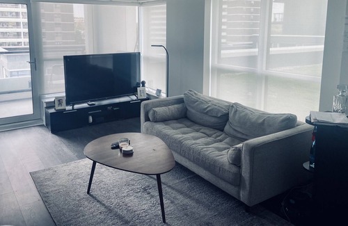 Six Points Condo | Beautiful 2 bedroom high raise view condo by subway station
