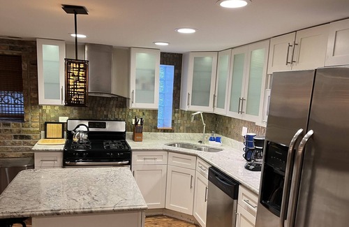 Wrigleyville Apartment | Beautiful 2 Bedroom Next To Wrigley Field!
