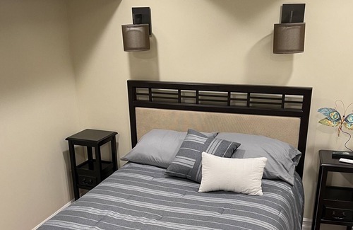 Wrigleyville Apartment | Beautiful 2 Bedroom Next To Wrigley Field!