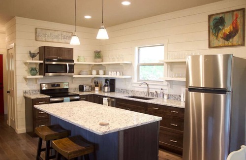 Highlands Cottage | Beautiful 2-bedroom, sleeps 6, modern mountain chic cottage - Cider Sweet
