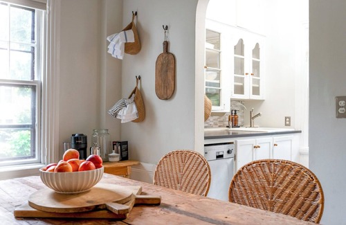 Federal Hill Apartment | Beautiful 2-bedroom apartment in Providence's historic Federal Hill