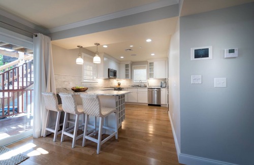 Fifth Ward Condo | Beautiful 2 Bedroom Within Walking Distance of Newport's Finest!