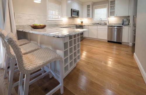 Fifth Ward Condo | Beautiful 2 Bedroom Within Walking Distance of Newport's Finest!