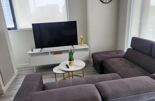 Connaught Condo | Beautiful 2 beds 1 bath downtown