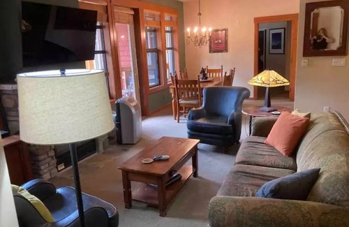 Mammoth Lakes Resort | Beautiful 2 BR/3 BATHS.TOP of the Grand Sierra Lodge!