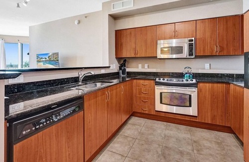 East Ocean Ave Condo | Beautiful 2 Br. Condo (100897) by Houzlet