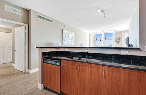 East Ocean Ave Condo | Beautiful 2 Br. Condo (100897) by Houzlet