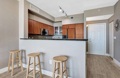 East Ocean Ave Condo | Beautiful 2 Br. Condo (100897) by Houzlet