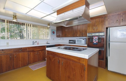 Wrightwood Cabin | Beautiful 2 Story Cabin Short Hop Away from Mountain High Ski