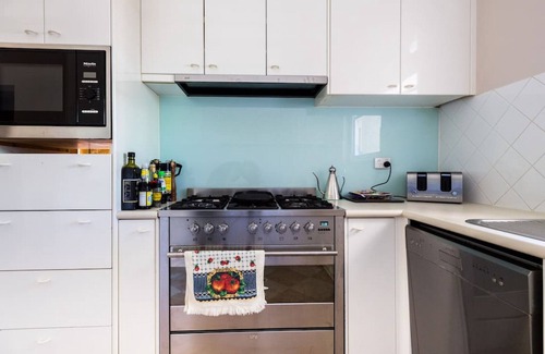 Glenelg House | Beautiful 2 story Manor close to beach and all
