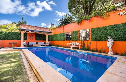 Glenelg House | Beautiful 2 story Manor close to beach and all