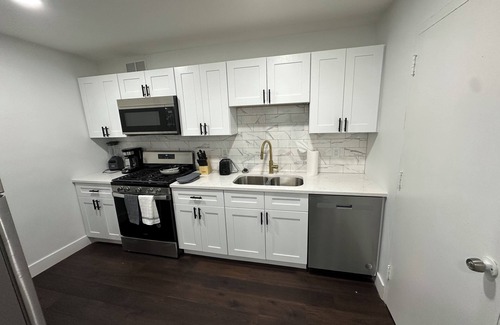 Peachtree Center Apartment | Beautiful 2BD Escape, Elegant, Cozy & Central with Free Parking and WiFi 2201