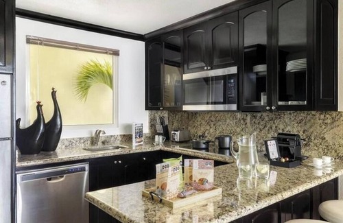 Puerto Juarez Villa | Beautiful 2bd suite in Villa Del Palmar Cancun!